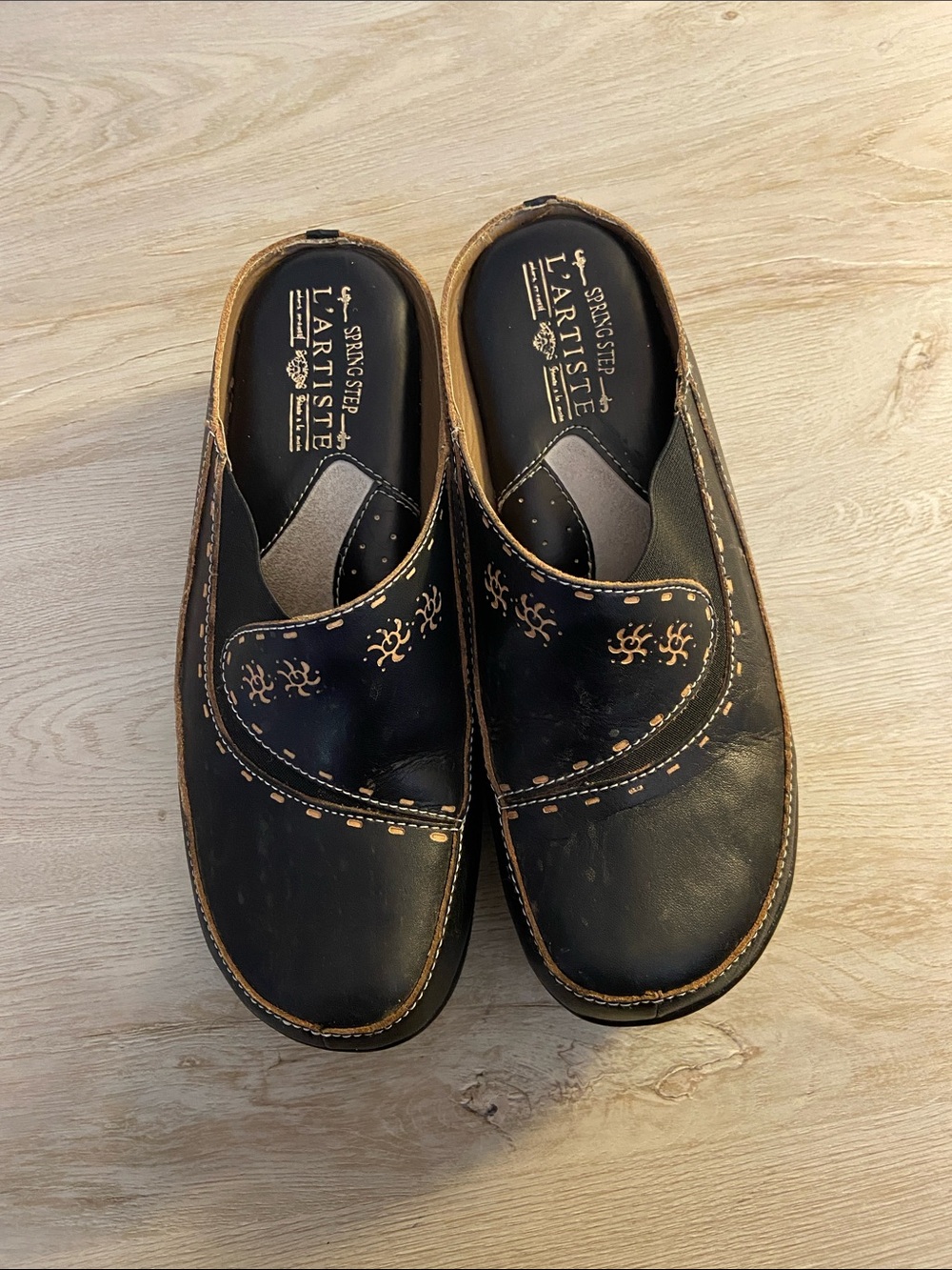Women’s Black Slip-On Clogs, Size 8.5